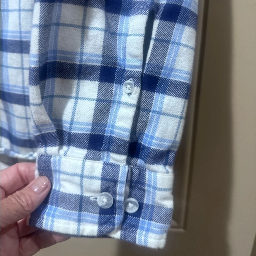 Good used condition flannel button up. Sz l